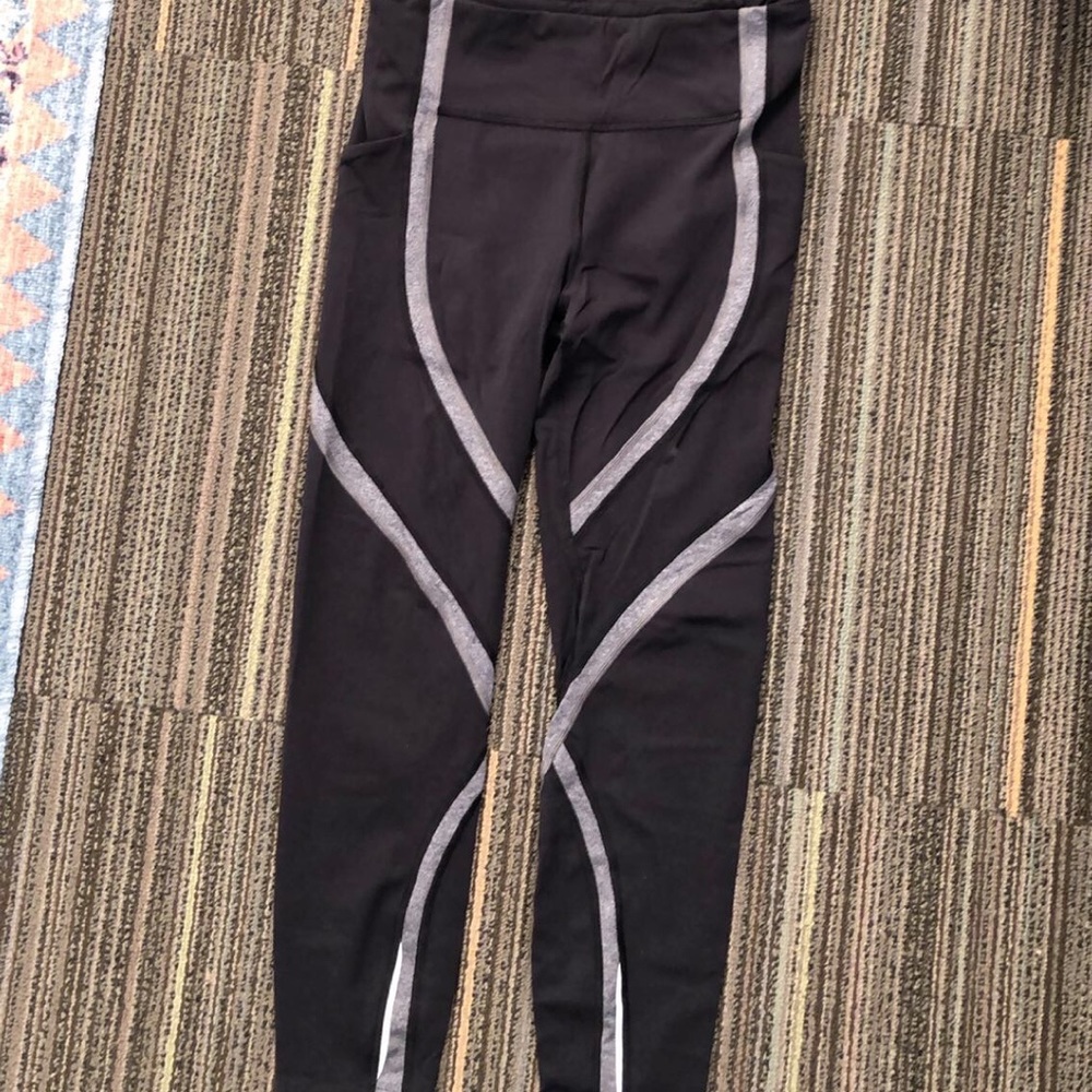 Black and Grey Lululemon Wunder Under Leggings